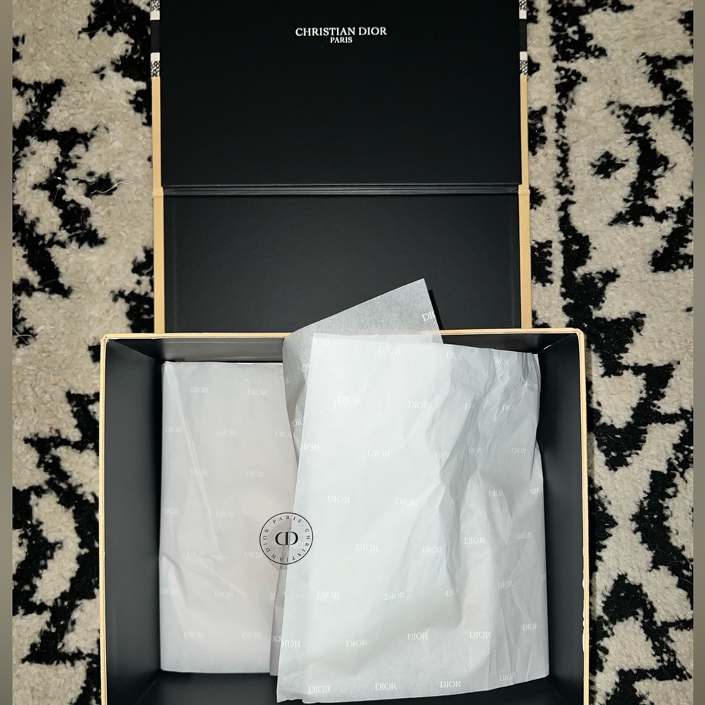 Dior Gift Box - Picture 4 of 5